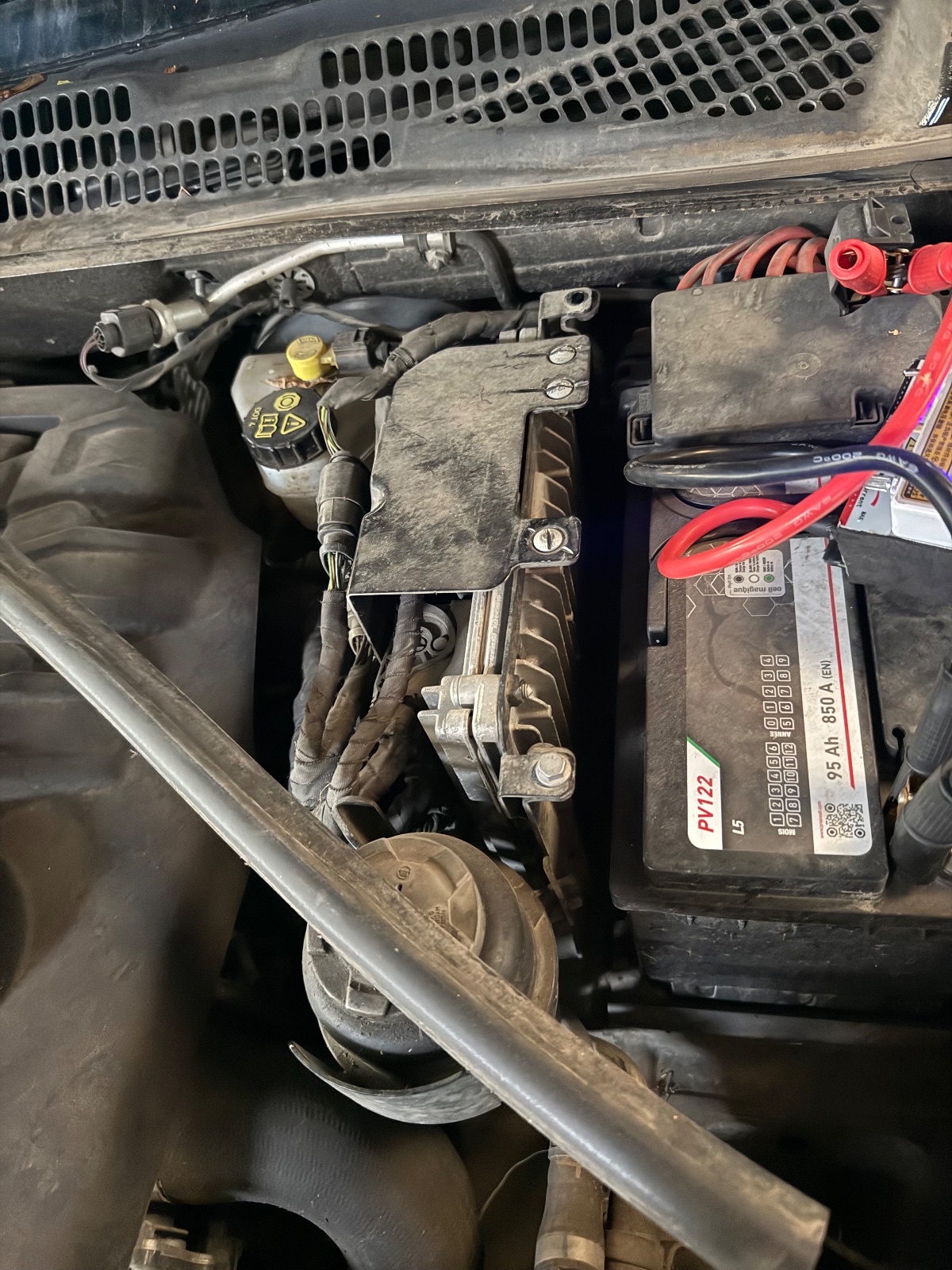 Emplacement calculateur Volkswagen Amarok 1 3.0 V6 TDI 224 ch — photo 2