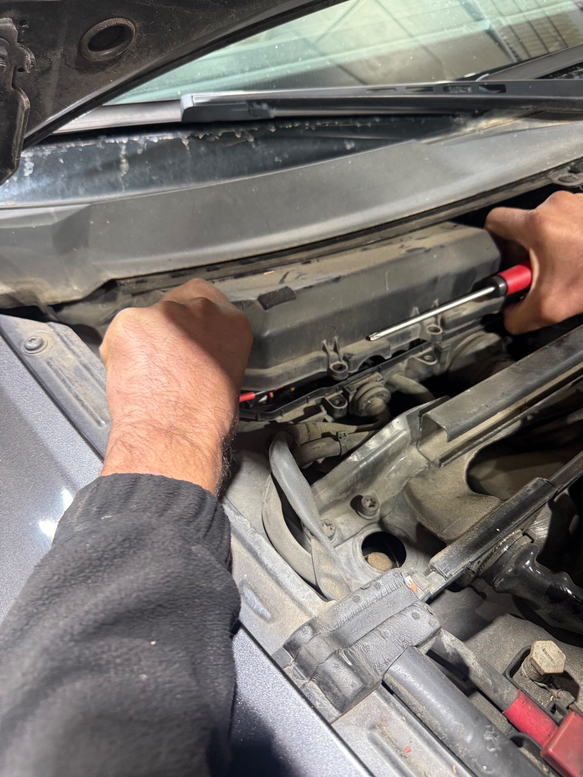 Emplacement calculateur Audi A6 C6 2.7 V6 TDI 180 ch — photo 2
