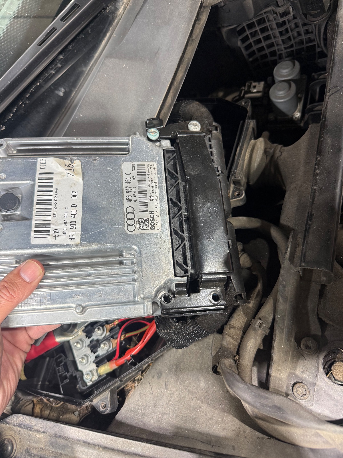 Emplacement calculateur Audi A6 C6 2.7 V6 TDI 180 ch — photo 3