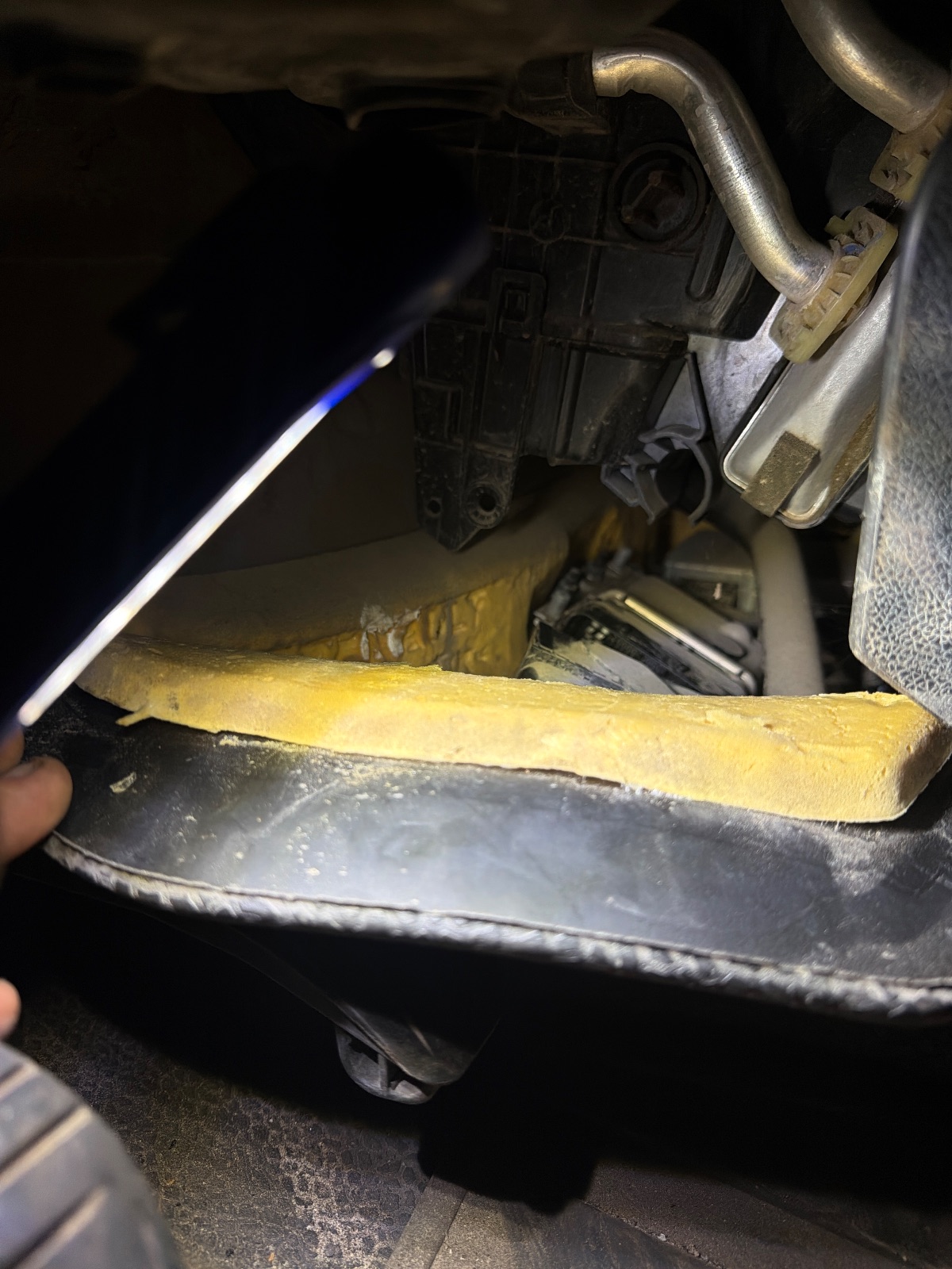Emplacement calculateur Renault Master 3 2.3 dCi 125 ch — photo 2