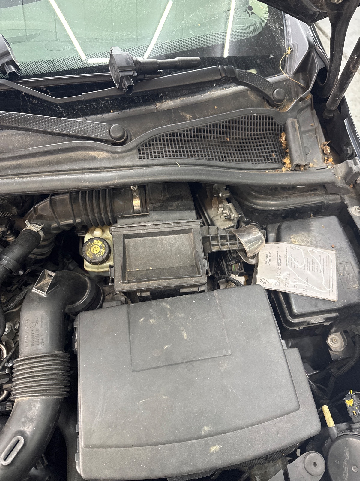 Emplacement calculateur Renault Clio 4 1.2 TCe 120 ch — photo 2