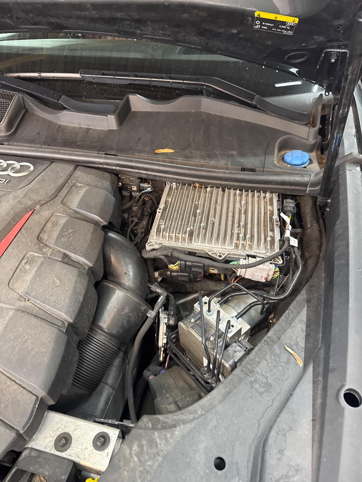 Emplacement calculateur Audi SQ8 2020 4.0 TDI V8 HYBRID. — photo 2