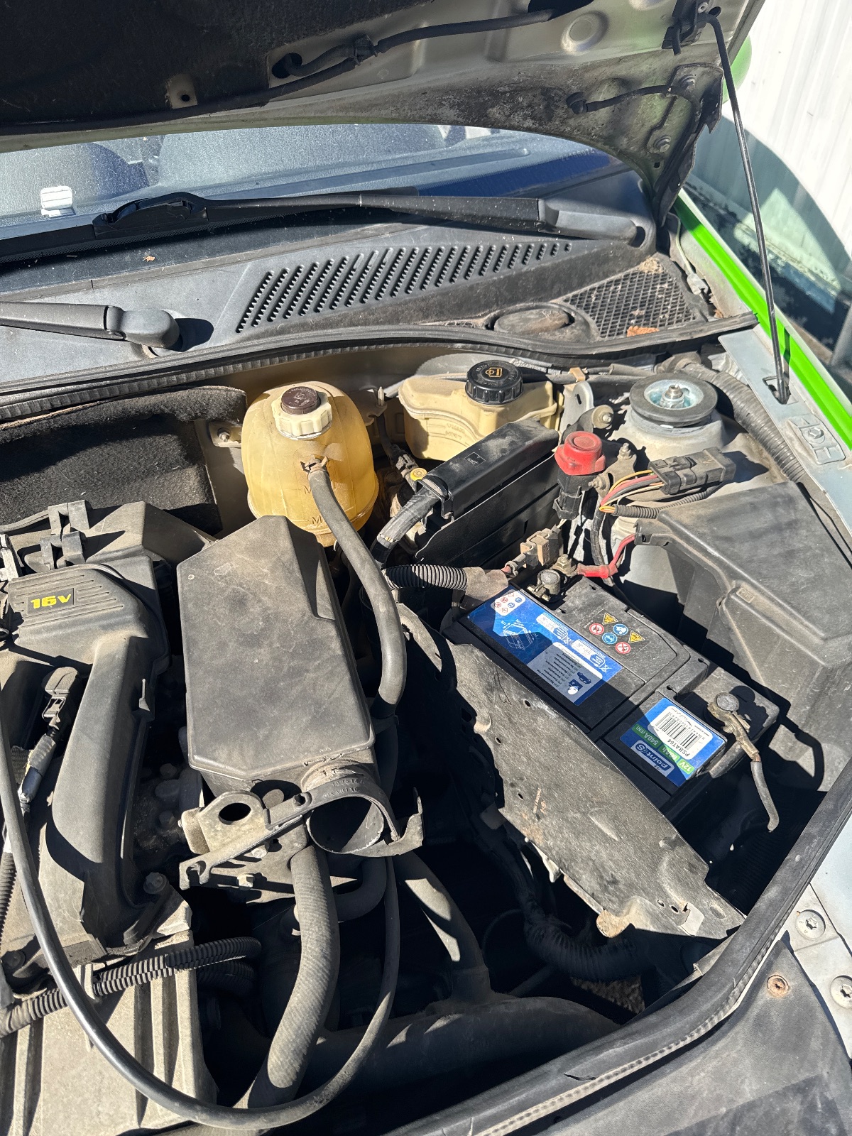 Emplacement calculateur Renault Clio 2 1.4 16V 98 ch — photo 2
