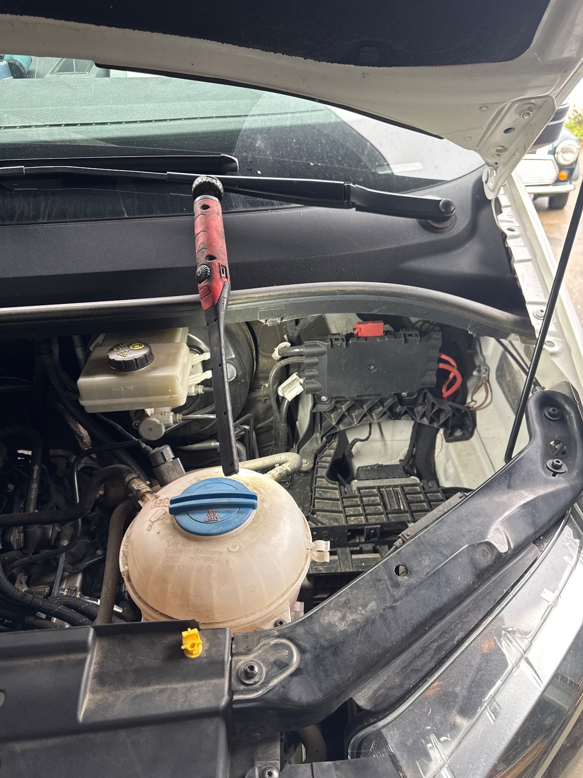 Emplacement calculateur Volkswagen Crafter 2 2.0 TDI 177 ch — photo 2