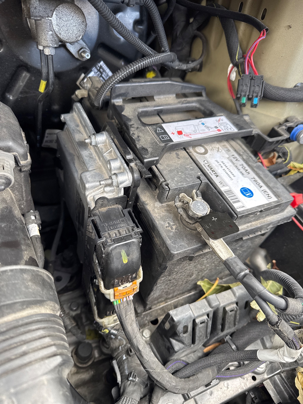 Emplacement calculateur Peugeot Expert 3 1.5 BlueHdi 120 ch — photo 3
