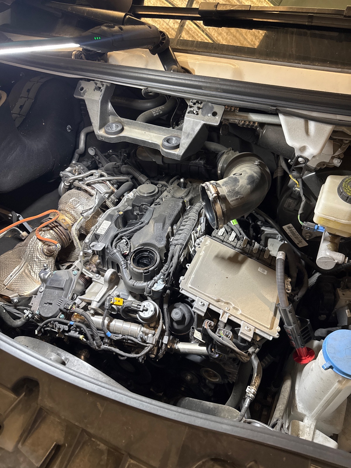 Emplacement calculateur Mercedes Sprinter 907 317 2.0 CDI 170 ch — photo 2