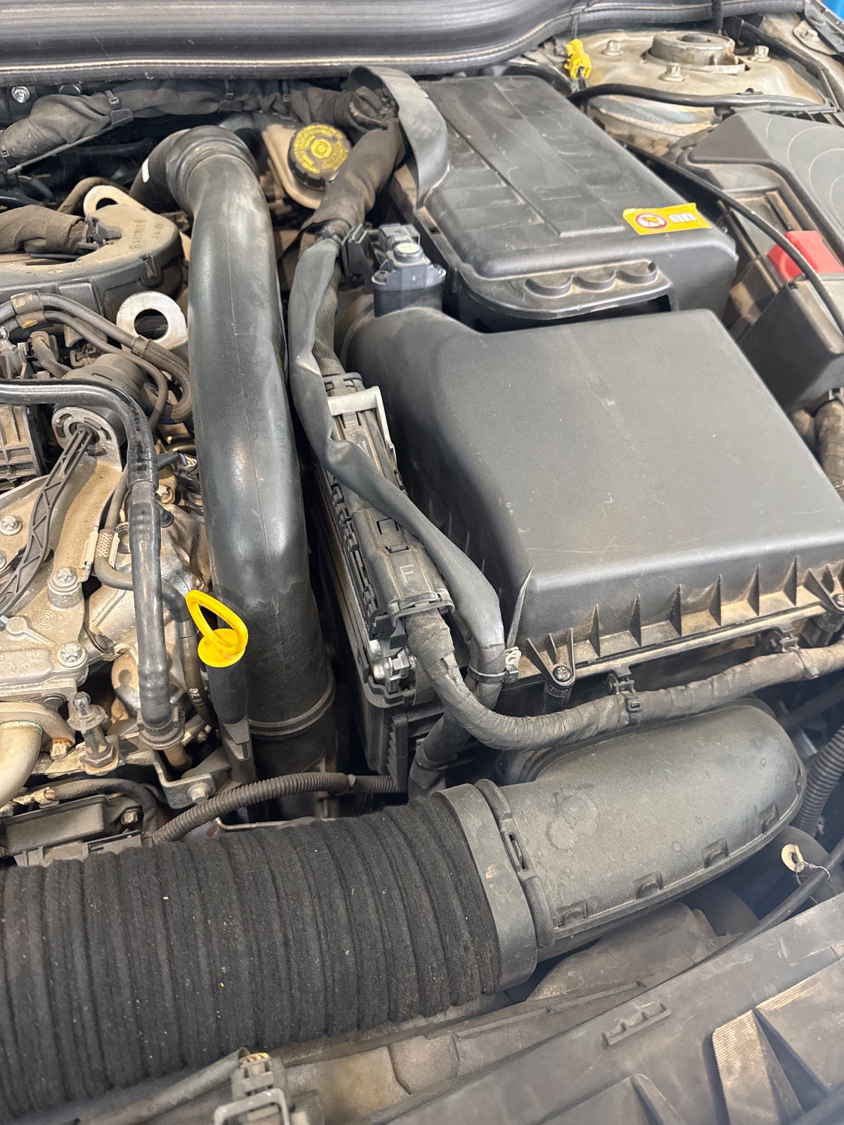 Emplacement calculateur Mercedes CLA C117 220 CDI 170 cv . — photo 2