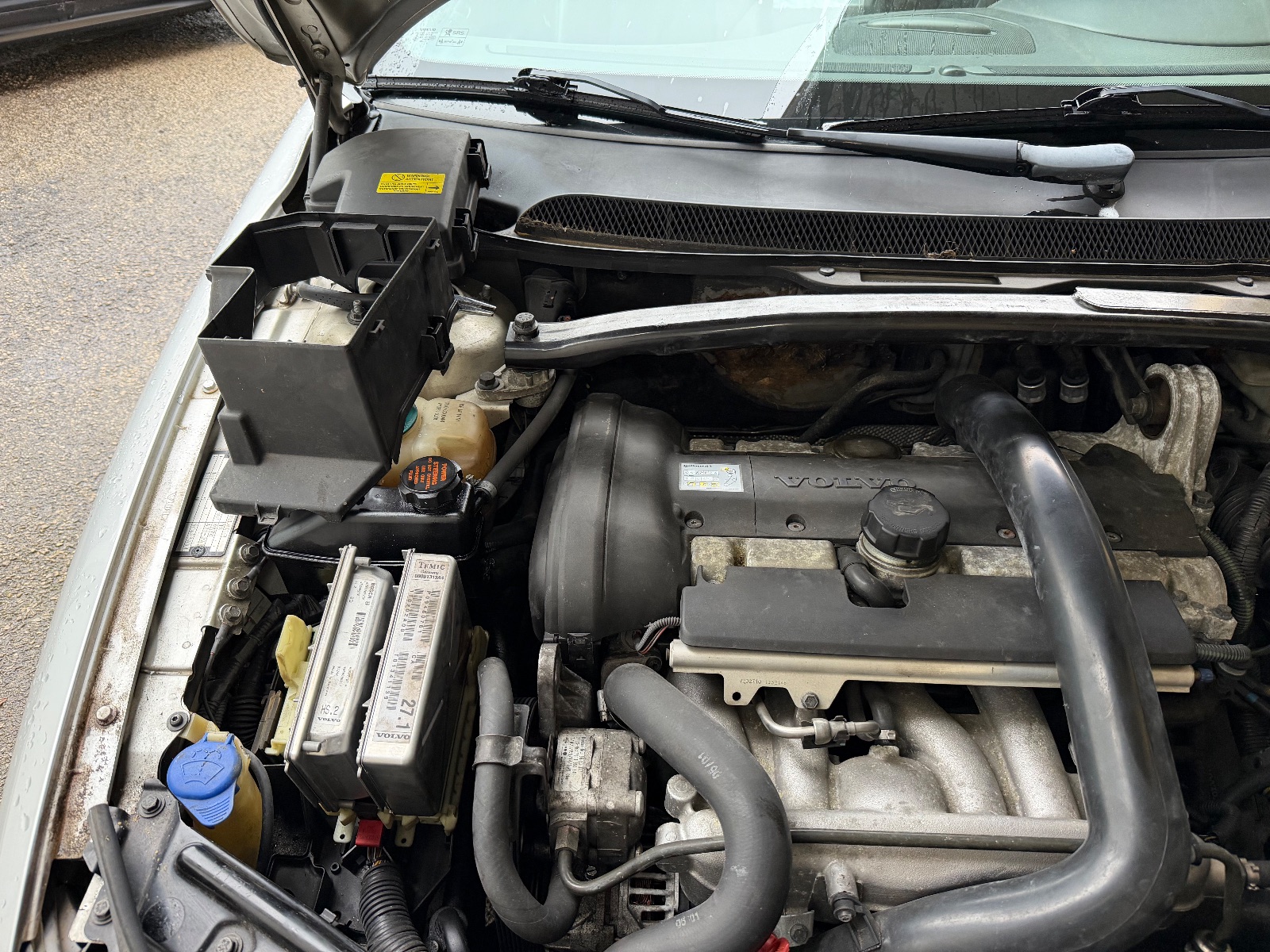 Emplacement calculateur Volvo S60 1 2.3 20v T5 — photo 2
