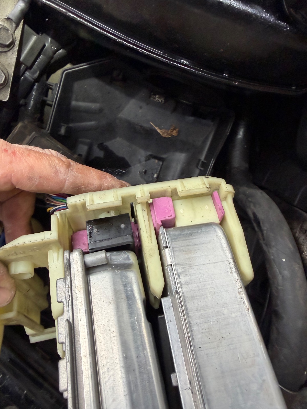 Emplacement calculateur Volvo S60 1 2.3 20v T5 — photo 3